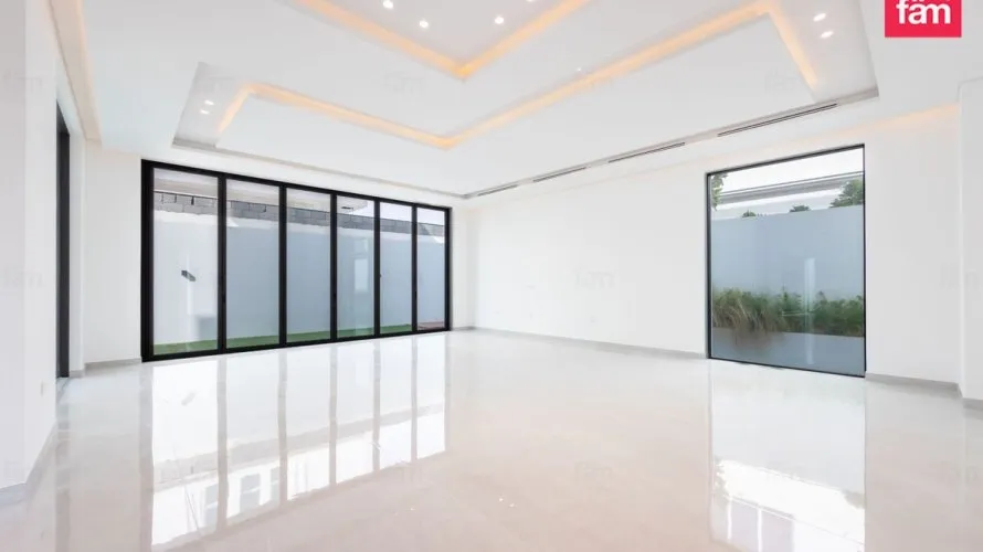5 bedrooms villa for sale, Dubai, UAE No. 4104 № 3