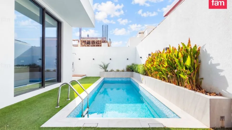 5 bedrooms villa for sale, Dubai, UAE No. 4104 № 1