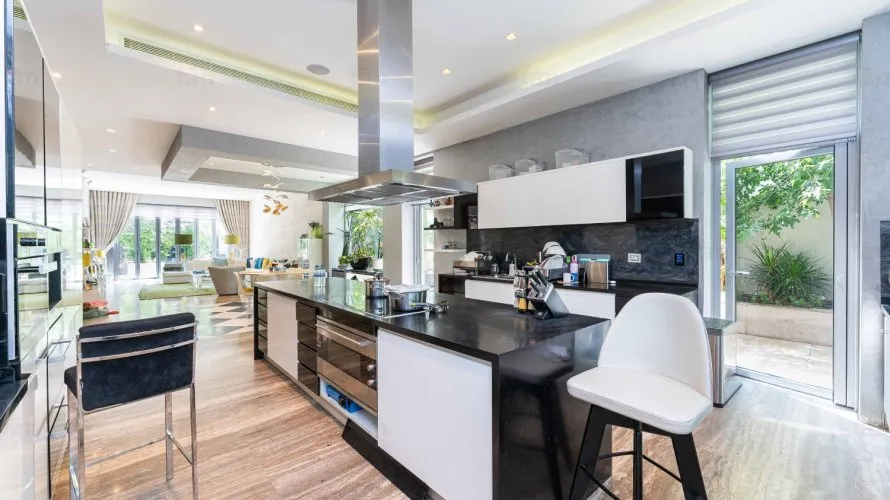6 bedrooms villa for sale, Dubai, UAE No. 4203 № 27